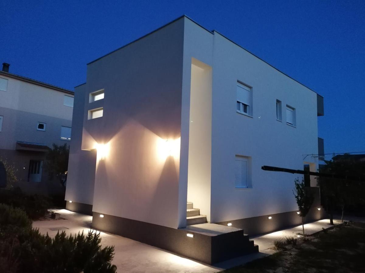 Apartments Lota Starigrad Paklenica Exterior photo