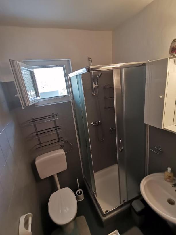 Apartments Lota Starigrad Paklenica Exterior photo